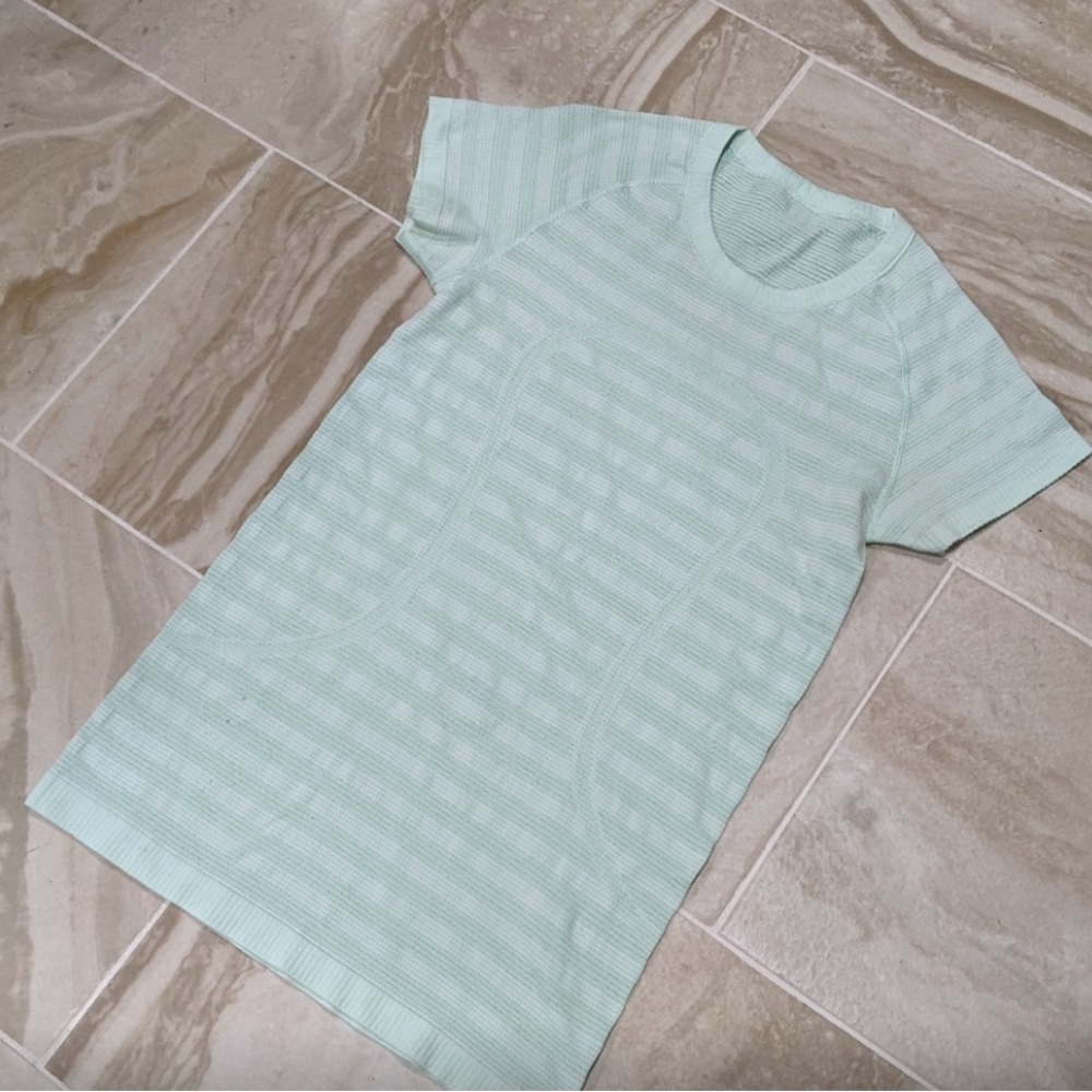 Lululemon Light Seafoam Green Swiftly Short Sleeve Top